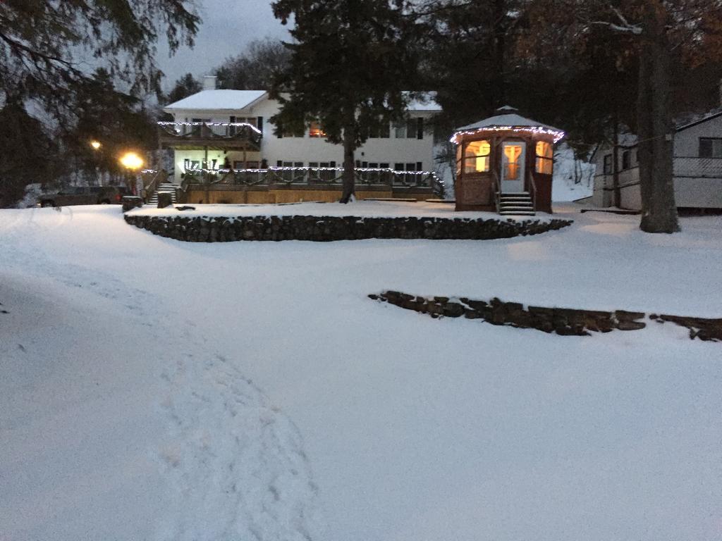 Little Hawk Resort & Marina Algonquin Highlands Exterior foto