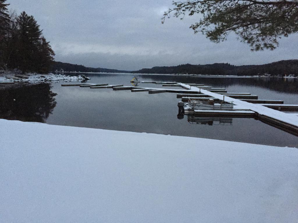 Little Hawk Resort & Marina Algonquin Highlands Exterior foto